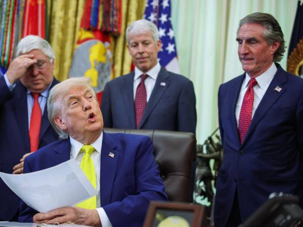 El presidente Donald Trump, afirmó este jueves que estaría dispuesto a reunirse en persona con el líder supremo de Irán, el ayatolá Mojtaba Jameneí