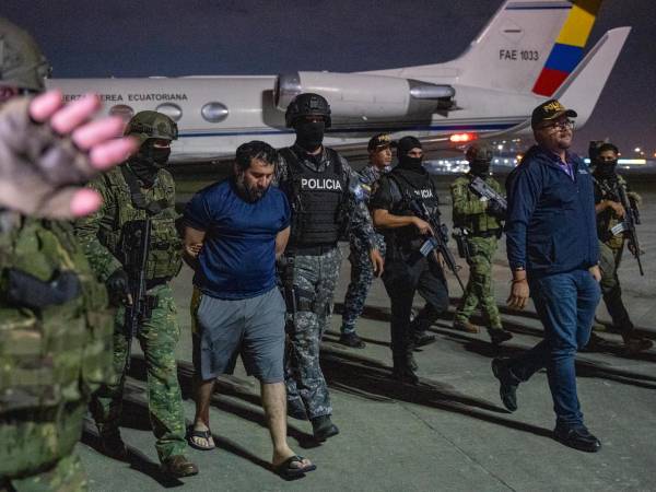 Unas medicinas para la gastritis y palabras de la hija de tres años del narcotraficante José Adolfo Macías Villamar, ('Fito'), el más buscado de Ecuador y líder de Los Choneros, la banda criminal más grande y antigua que opera en el país, fueron algunas de las piezas clave que llevaron a las fuerzas de seguridad a presumir que estaba en la casa en la que se le encontró el pasado miércoles, según explicó el ministro del Interior, John Reimberg.