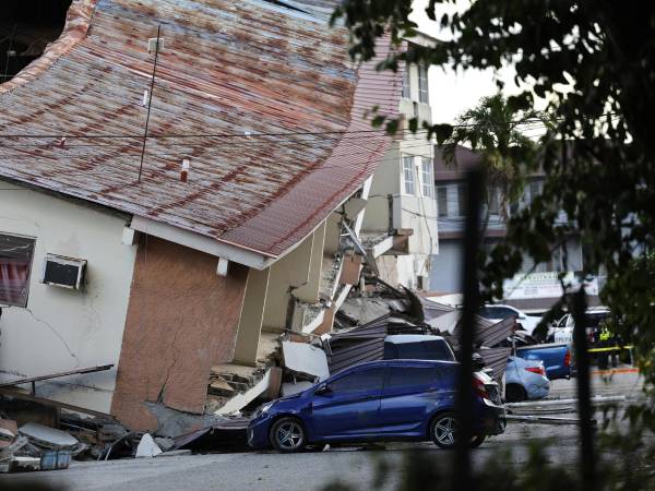 Una edificación afectada por el terremoto de magnitud 7,7 que sacudió el sureste de Panamá, con una profundidad de 10 kilómetros y generó daños en varios edificios y carreteras cercanas a la localidad de Tonosí, epicentro del temblor, en Penonomé (Panamá).