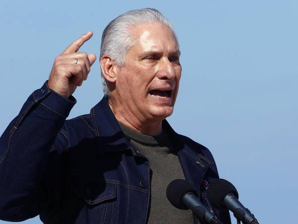 El presidente de Cuba, Miguel Diaz-Canel, habla durante un acto celebrado en la Tribuna Antimperialista, en La Habana (Cuba).