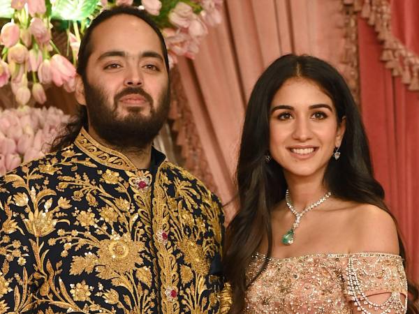 Anant Ambani, hijo del empresario indio Mukesh Ambani, y su esposa, Radhika Merchant.