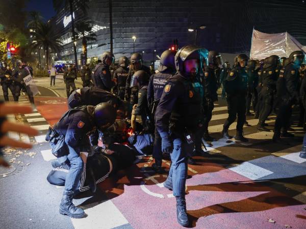 Miles de trabajadores y estudiantes secundaron este miércoles paros parciales y una huelga general, según los casos, contra el genocidio israelí de la Franja palestina de Gaza y participaron en decenas de manifestaciones y concentraciones a lo largo del día, alguna con incidentes, como en Barcelona.