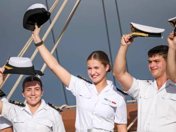 La princesa Leonor, heredera de la Corona española, realiza su formación en la Armada.