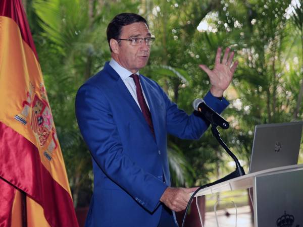 El embajador de España en Honduras, Diego Nuño García, participa en una reunión con empresarios hondureños y españoles, este miércoles en Tegucigalpa (Honduras). EFE/ Gustavo Amador