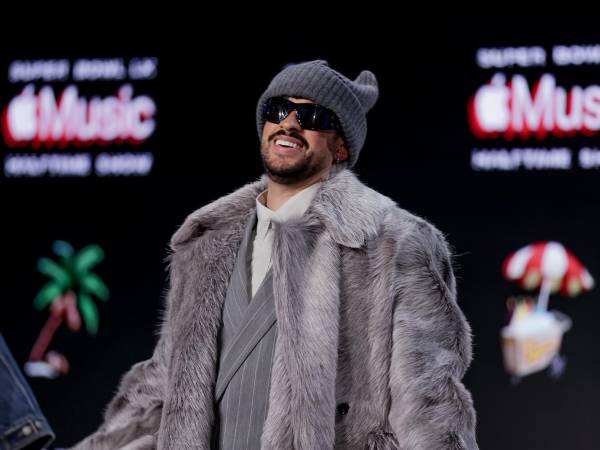 Bad Bunny sonríe durante la conferencia de prensa del Prejuego y el Show de Medio Tiempo de Apple Music en el Super Bowl LX en el Centro de Convenciones Moscone en San Francisco, California, EE.UU., 05 de febrero de 2026.