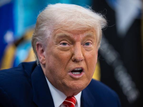 Asegúrate de que la puerta esté cerrada, dijo Donald Trump entre risas después de que un periodista le pidiera una recomendación matrimonial para Macron después de lo ocurrido.