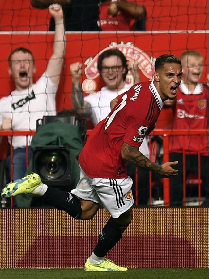 El brasileño celebrando su estreno goleador en la Premier League.