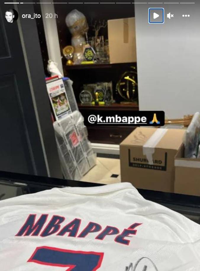 El artista Ora Ito, amigo de Mbappé, subió a redes unas fotos del hogar del delantero en las que se observan cajas de mudanza y trofeos empacados... La ilusión en el madridismo ha vuelto luego de esta fotografía.