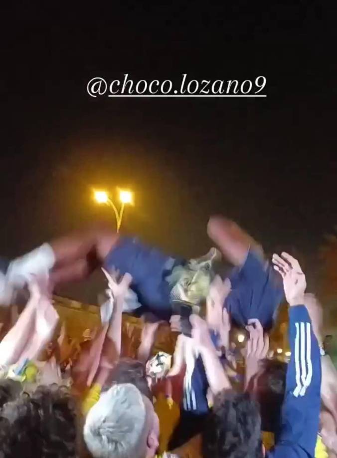 Antony Lozano fue tratado como un héroe por la afición del Cádiz. 