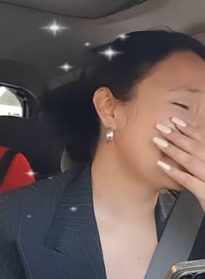 ”De todas maneras si él ya se aburrió de mí, que me deje botada pero sola, pero en la casa, no quiero que me lleven a un asilo”, explica la señora a la conductora de Uber.