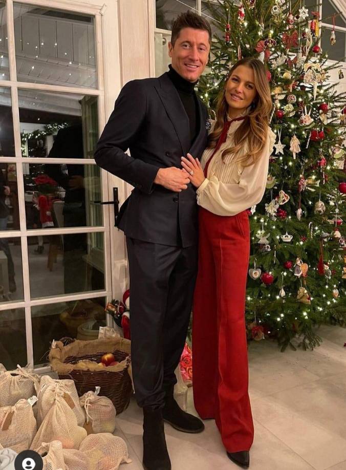 La pareja se conoció en 2007, cuando coincidieron en un campamento deportivo. Robert comenzaba a despuntar en Polonia, aunque todavía no había llegado a la primera división, y Anna practicaba kárate, un detalle que sorprendió al delantero y que por un momento dudó de que fuera verdad.