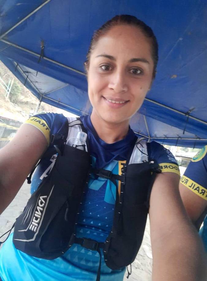 La hondureña no opuso resistencia y accedió aunque los agentes no estaban identificados.