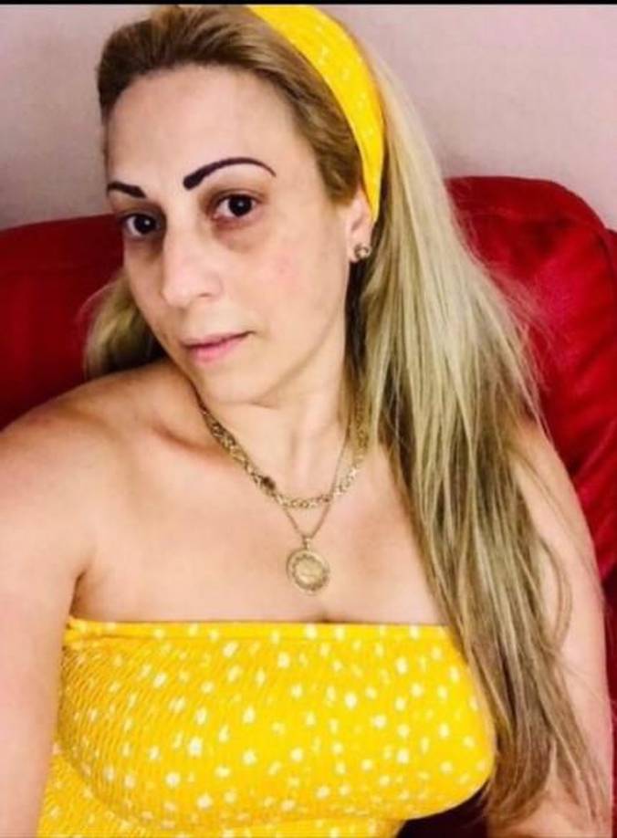 La madre del adolescente fue identificada como Irina García, de 39 años, quien fue localizada sin vida en su habitación junto a una cuna en donde estaba una bebé de 14 días de nacida, quien resultó ilesa.