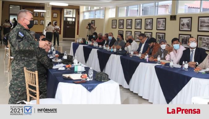 Sociedad civil y FFAA dialogan sobre la violencia política que aqueja al país