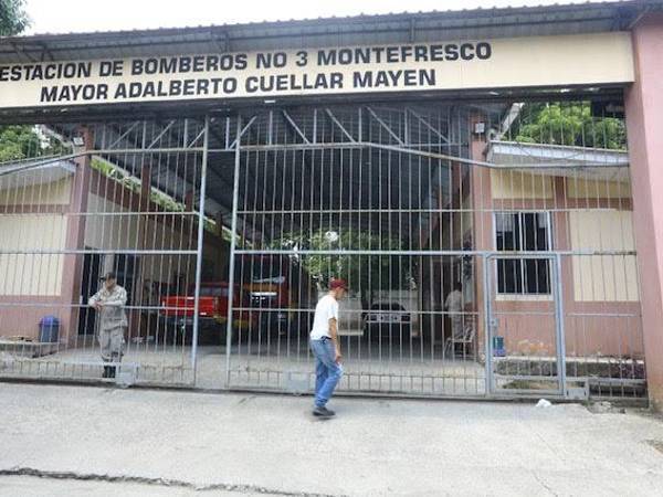 Los apagafuegos manifiestan que sólo tienen 140 bomberos y equipo en mal estado.