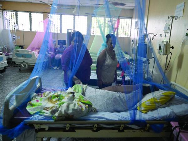 <b>Las salas y clínicas periféricas están abarrotadas de enfermos.</b>