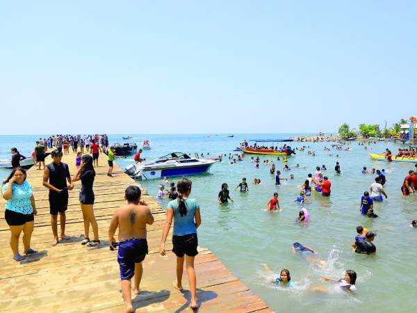 <b>Tanto el turismo de playa como el de aventura y el religioso han tenido una disminución de visitantes hondureños. Fotos: M. Cubas.</b>