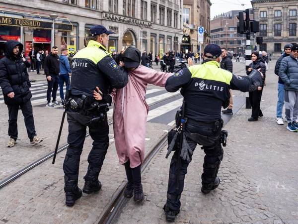 Grupos propalestinos llevaron a cabo ataques contra seguidores israelíes después del partido en el que el Ajax venció 5-0 al Maccabi Tel Aviv. Según las autoridades, se reportaron cinco personas hospitalizadas y 62 personas arrestadas, presuntos responsables.