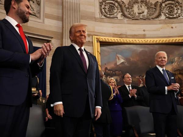 Donald Trump tomó este lunes posesión como presidente número 47 de Estados Unidos, en una ceremonia de investidura que se celebra en el interior del Capitolio por el frío.