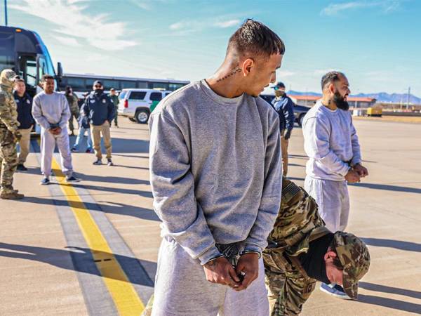 El Gobierno de Trump envió a unos 30 migrantes indocumentados a la base de Guantánamo.