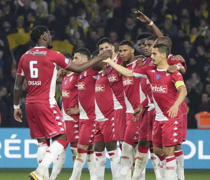 AS Mónaco: Es uno de los clubes grandes de la Ligue 1 de Francia que se ha interesado en Alberth Elis. En su momento directivos del club se reunieron con el agente del hondureño.