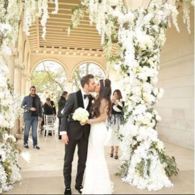 El centrocampista español del Chelsea, Cesc Fábregas, contrajo matrimonio con la libanesa Daniella Semaan en un hotel de lujo en el centro de Inglaterra.