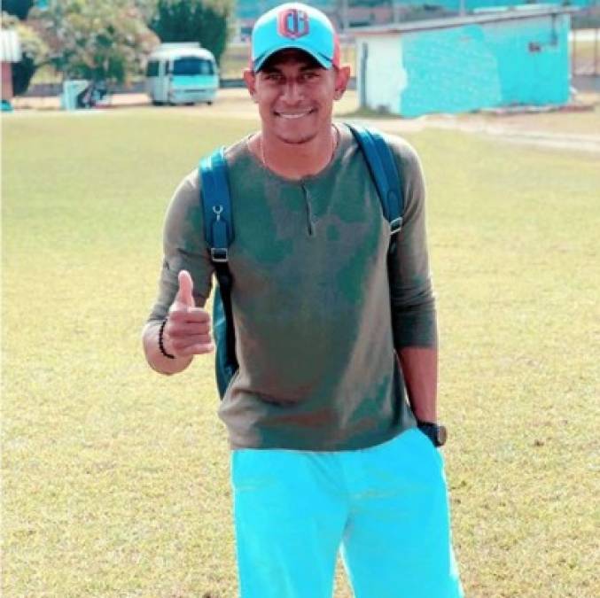 El veterano delantero hondureño Carlo Costly podría volver a vestir la camiseta del Marathón. El 'Cocherito' está entrenando con el equipo verdolaga y a sus 38 años está cerca de regresar al fútbol tras unos meses de inactividad luego terminar su vinculación con el Platense en 2020.