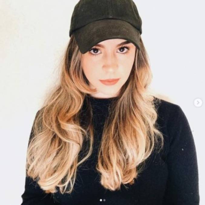 Así es como luce actualmente Ana Paula Capetillo. La hermosa mexicana se abrió a la nueva tendencia de otoño con un balayage a rubio, además, aumentó los aplausos a su nuevo look con un atuendo con suéter negro.