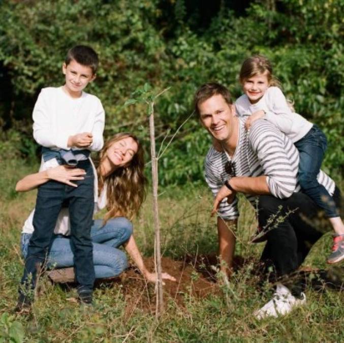 Para celebrar su cumpleaños Gisele pidió a sus allegados y fans que la ayudarán con una donación para recaudar fondos que servirán para reforestar la selva amazónica, que sigue sufriendo grandes daños por los incendios voraces desatados desde hace varios meses.