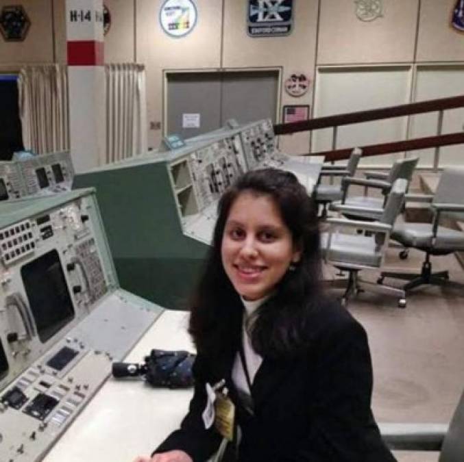 La hondureña, Carol Miselem, fue elegida por la NASA para controlar la Estación Espacial Internacional.
