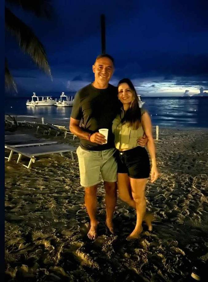 El entrenador del Marathón se dio una escapada a Roatán para relajarse en compañía de su familia, aprovechando el parón de selecciones por la Fecha FIFA.