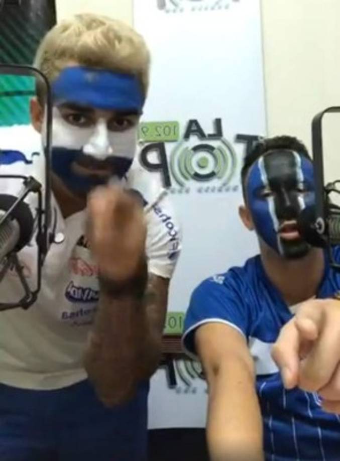 Los presentadores en el programa 'Kijos de la Mañana' en La Top 102.9 FM.