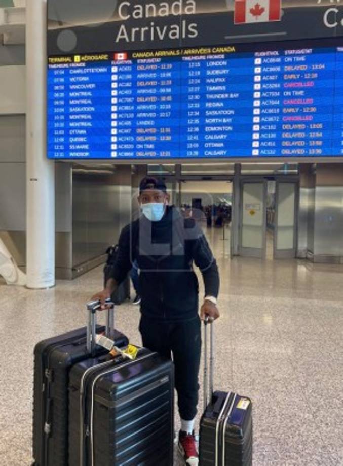 Romell Quioto fue el primer futbolista de la H en arribar a Canadá. El delantero ya estaba esperando al resto de sus compañeros.