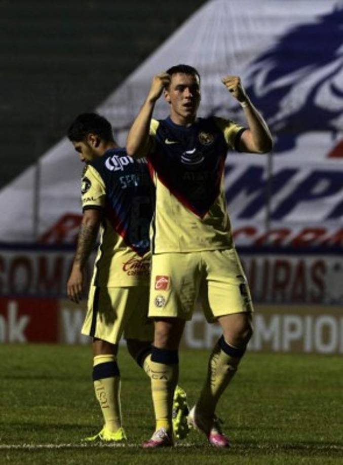 El uruguayo Federico Viñas festejó de esta manera su gol ante Olimpia.