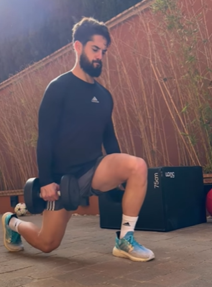 “Mientras fuera continúa el ruido, dentro seguimos con la ilusión y el trabajo intacto”, dice el exjugador del Real Madrid en Instagram, mostrando que se pone en la mejor forma para cuando reciba una propuesta.