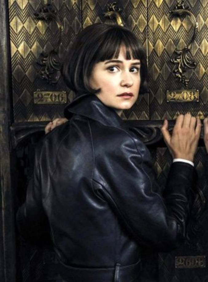 Tina Goldstein / Katherine Waterston<br/><br/>Tina es la hermana auror de Queenie Goldstein, está enamorada de Newt Scamander.