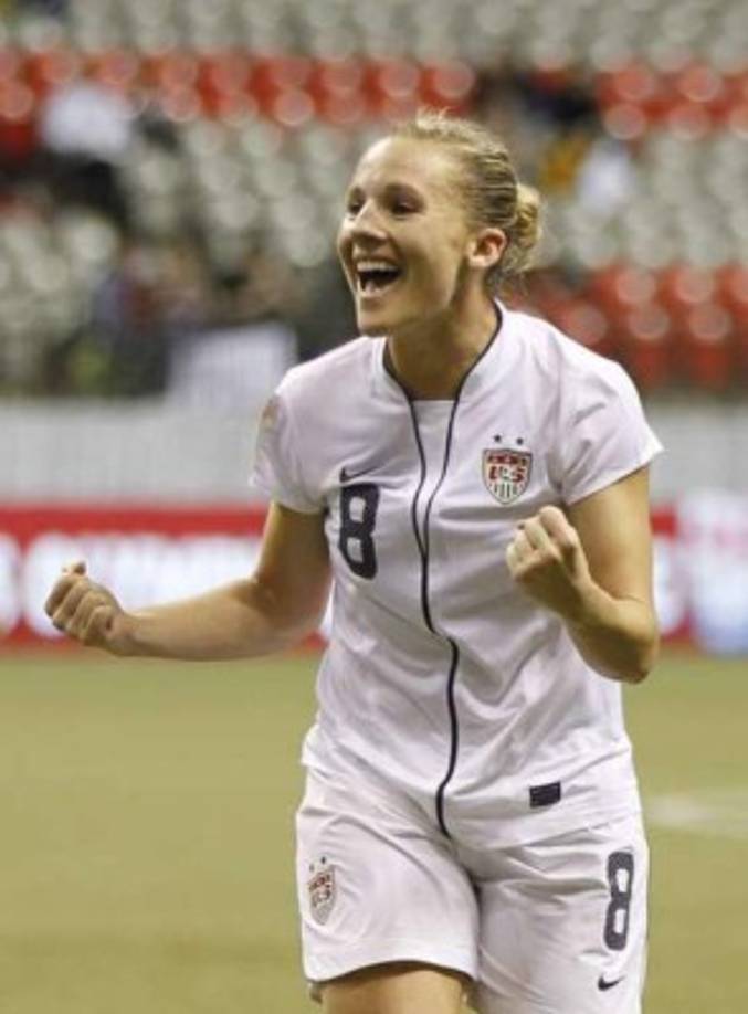 Amy Rodriguez. Esta bella delantera ha sido campeona olímpica en Pekín 2008 y en Londres 2012 con EUA, además de ser subcampeona mundial en 2011. Además, es una de las pocas futbolistas estadounidenses que tiene un acuerdo con Puma. Tiene 30 años.
