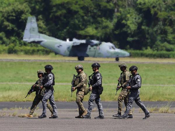 Más de un centenar de fuerzas especiales de Panamá y Estados Unidos desarrollan este lunes ejercicios de entrenamiento y capacitación para la defensa del Canal interoceánico y otras estructuras del país centroamericano, en el marco de una jornada que se extenderá toda la semana e involucra a estamentos de seguridad de los ámbitos aéreo, terrestre y marítimo.