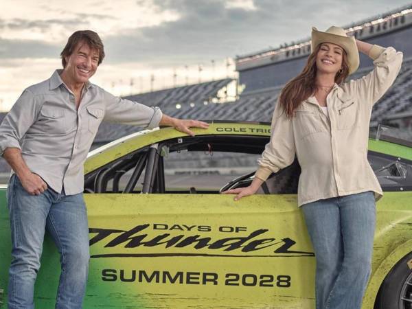 Tom Cruise y Anne Hathaway en el anuncio de la secuela Días de trueno.