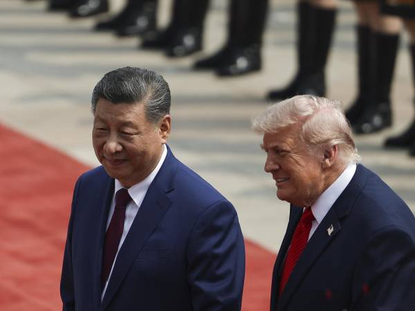 Fotografía de archivo de una reunión previa entre el presidente de China, Xi Jinping, y su par estadounidense, Donald Trump, en Pekín. EFE/EPA/Maxim Shemetov / POOL