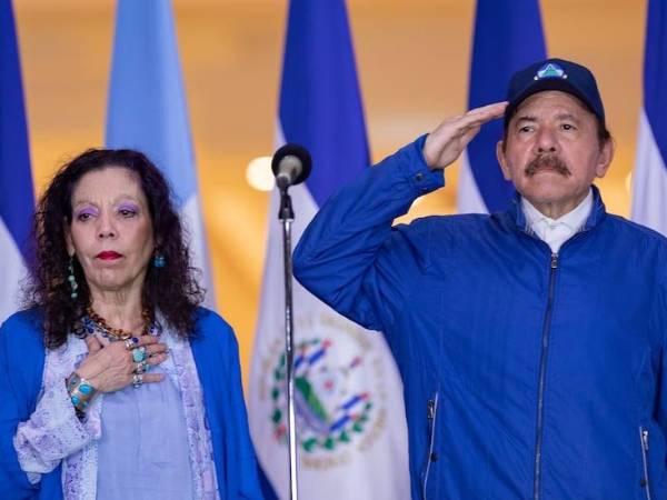 Presidente Daniel Ortega junto a su esposa la vicepresidenta Rosario Murillo en Nicaragua.