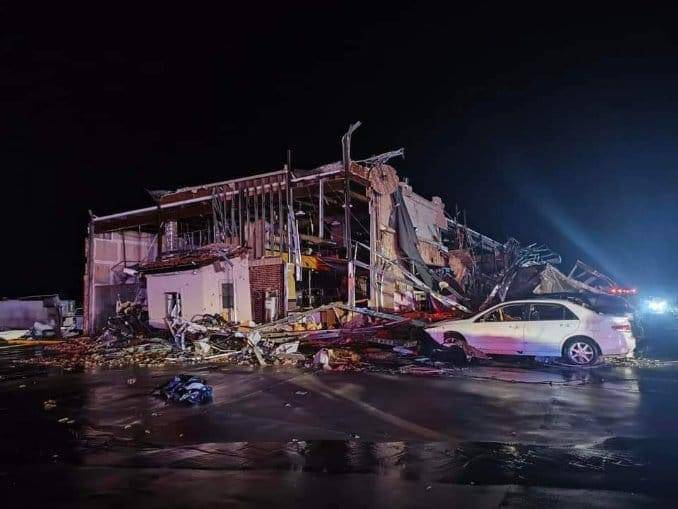 Al menos 11 personas fallecieron entre el sábado y el domingo en los estados de Texas, Oklahoma y Arkansas a causa de fuertes tormentas y tornados, según informaron autoridades locales de distintos condados.