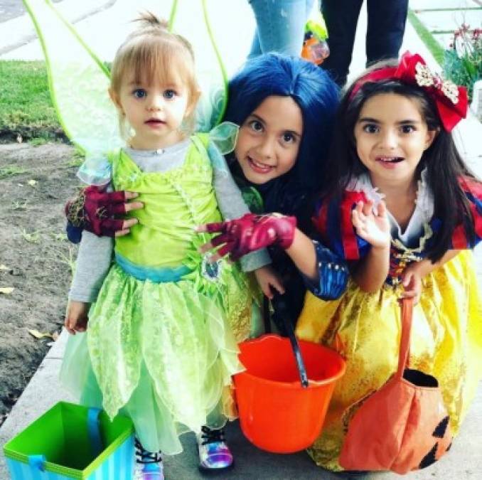 Las pequeñas celebran todo juntas, desde cumpleaños hasta fiestas de calendario como Halloween.
