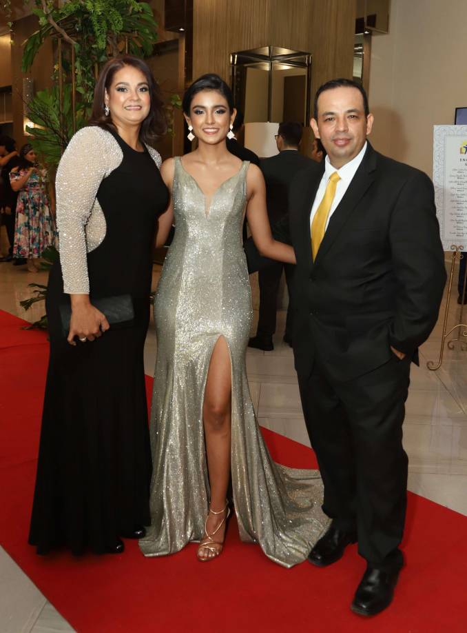 Los nuevos bachilleres de la WIS celebraron su emocionante fiesta de graduación