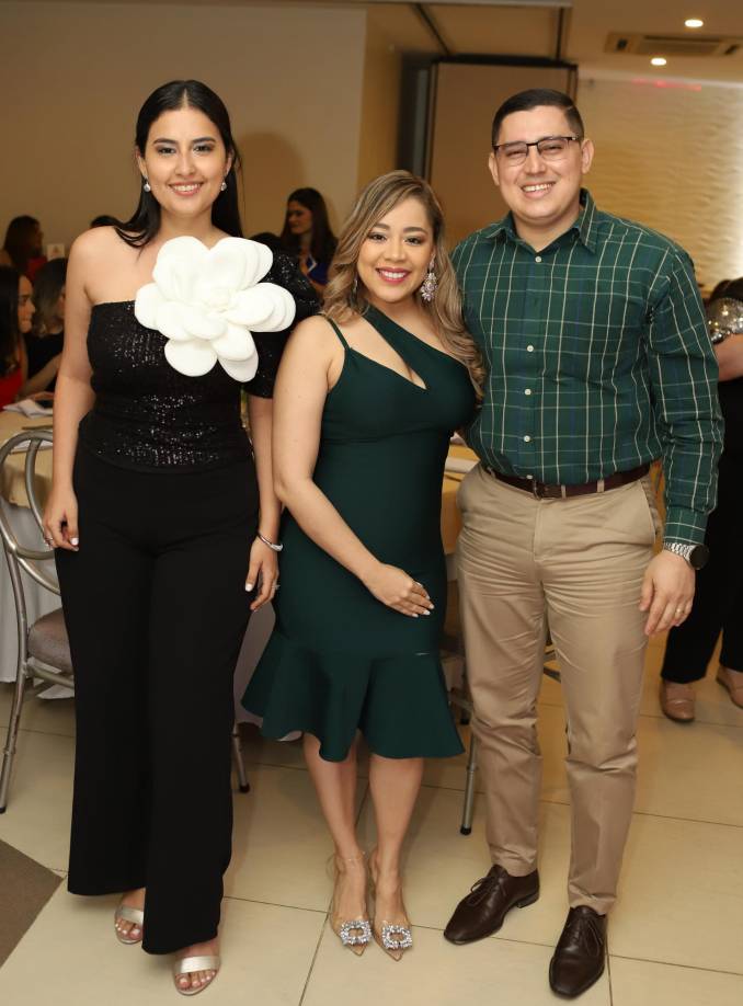 Erika McCarthy, Carlota Barrera y Roberto Zavala
