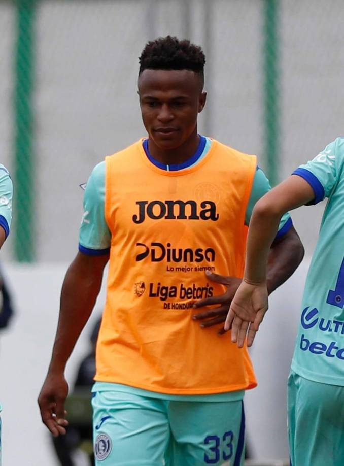 Es oficial. El volante isleño Diamond Alexander Webster Welcome, jugador de 24 años, ya es nuevo jugador del Motagua y firmó contrato por dos años. Será presentado en las próximas horas. Estuvo en el amistoso ante Real Estelí.