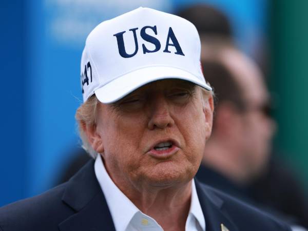 Foto de archivo del presidente de EEUU, Donald Trump, en la visita el Trump International Golf Links and Hotel en Doonbeg, Irlanda, el 13 de septiembre de 2026. EFE/NEIL HALL