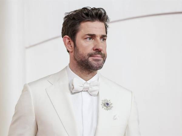 El actor John Krasinski ha sido nombrado el hombre vivo más sexi de 2024 por la revista People, que publica en su nuevo número de esta semana una entrevista y su fotografía en la portada.