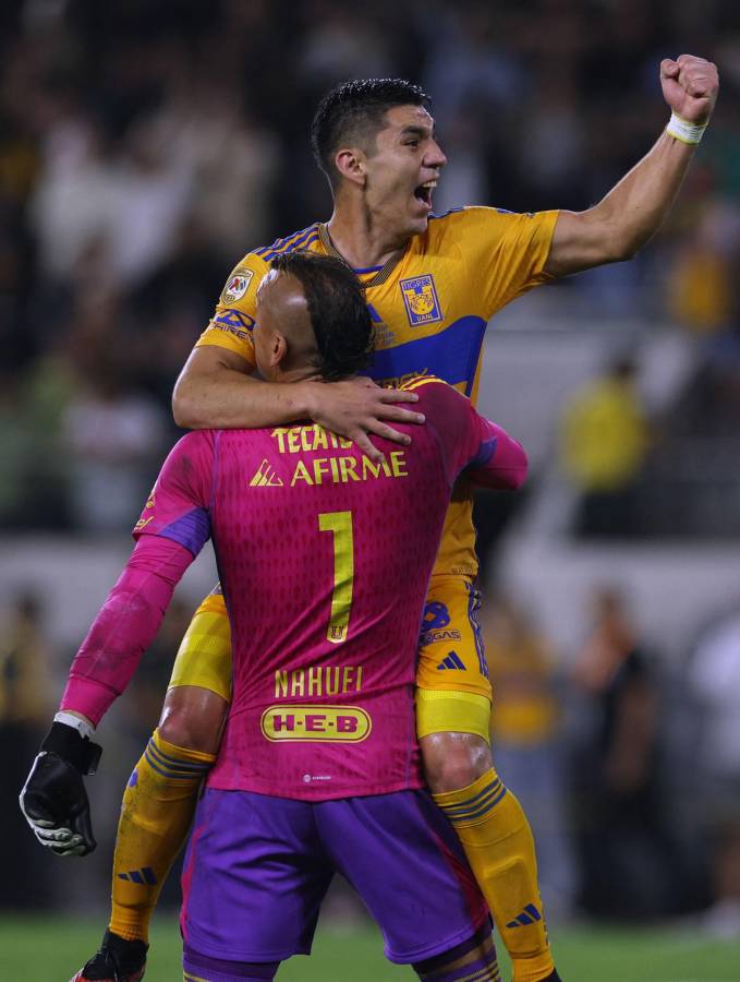 Jesús Ángulo y Nahuel Guzmán celebrando tras ganar el título de Campeones Cup 2023.