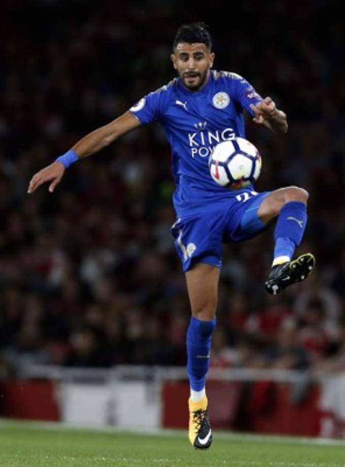 La Roma no va a subir su puja por Riyad Mahrez. Monchi lo quiere como refuerzo, pero no van a despilfarrar. De los 35 millones de euros que han ofrecido no se van a mover. Así lo ha reconocido el director deportivo: 'No vamos a hacer más ofertas por Mahrez, ahora decide el Leicester'.